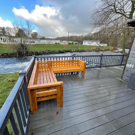 Stunning 3 Bed Riverside Cabin In Snowdonia Caeathro Экстерьер фото