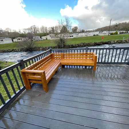 Stunning 3 Bed Riverside Cabin In Snowdonia Caeathro Экстерьер фото