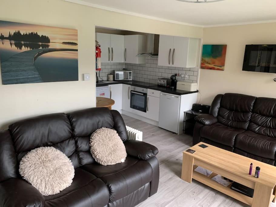 Stunning 3 Bed Riverside Cabin In Snowdonia Caeathro Экстерьер фото
