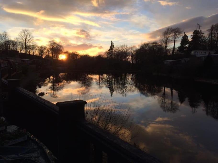 Stunning 3 Bed Riverside Cabin In Snowdonia Caeathro Экстерьер фото