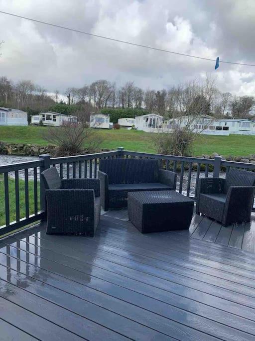 Stunning 3 Bed Riverside Cabin In Snowdonia Caeathro Экстерьер фото