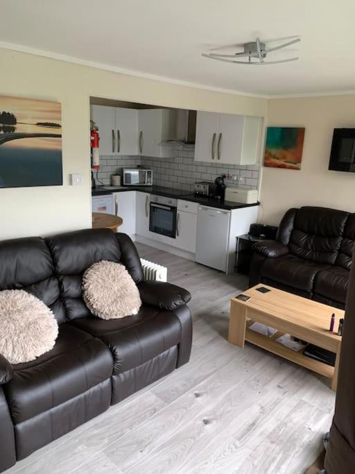 Stunning 3 Bed Riverside Cabin In Snowdonia Caeathro Экстерьер фото
