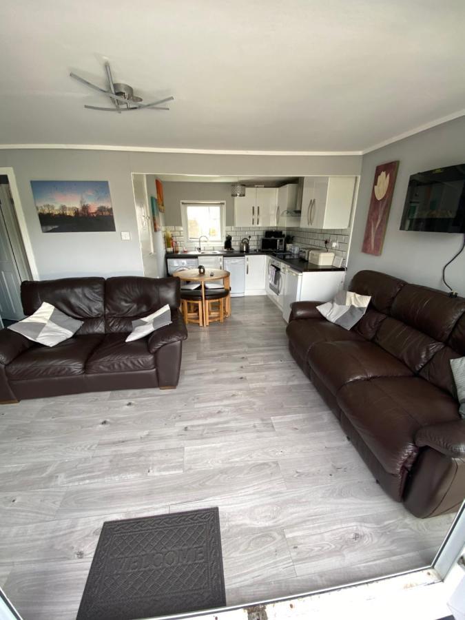 Stunning 3 Bed Riverside Cabin In Snowdonia Caeathro Экстерьер фото