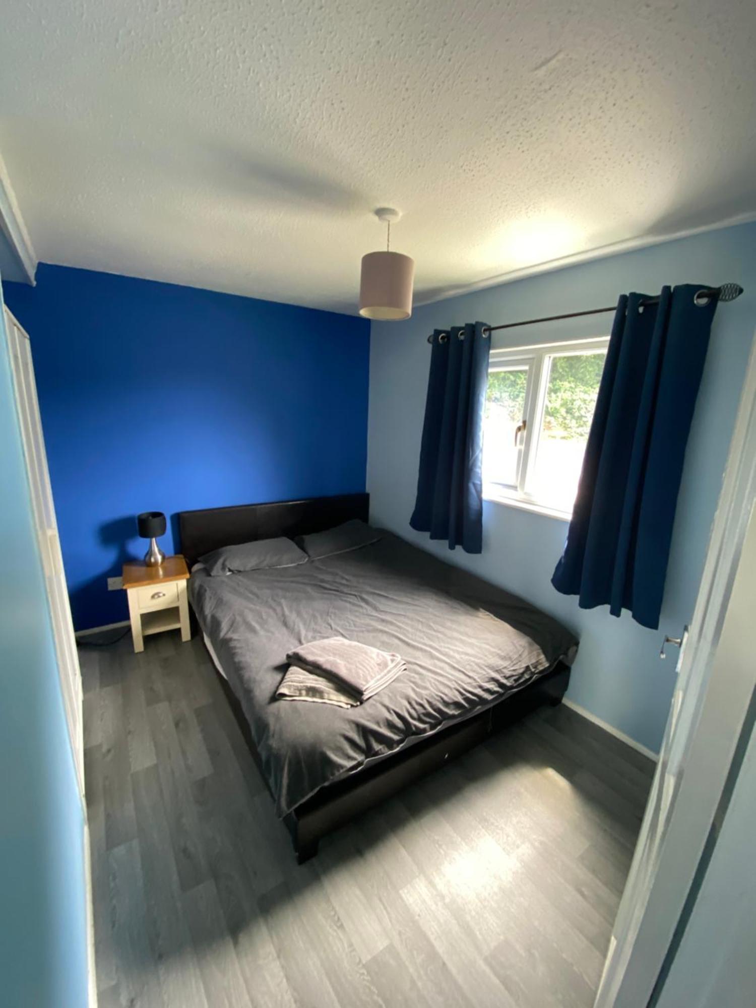 Stunning 3 Bed Riverside Cabin In Snowdonia Caeathro Экстерьер фото