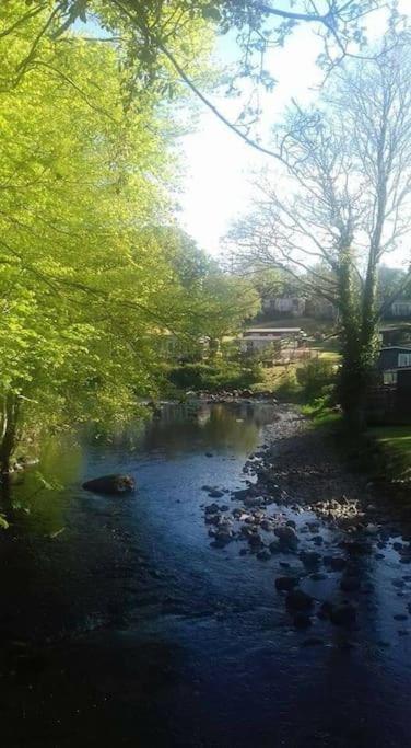 Stunning 3 Bed Riverside Cabin In Snowdonia Caeathro Экстерьер фото