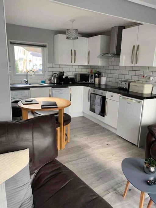 Stunning 3 Bed Riverside Cabin In Snowdonia Caeathro Экстерьер фото