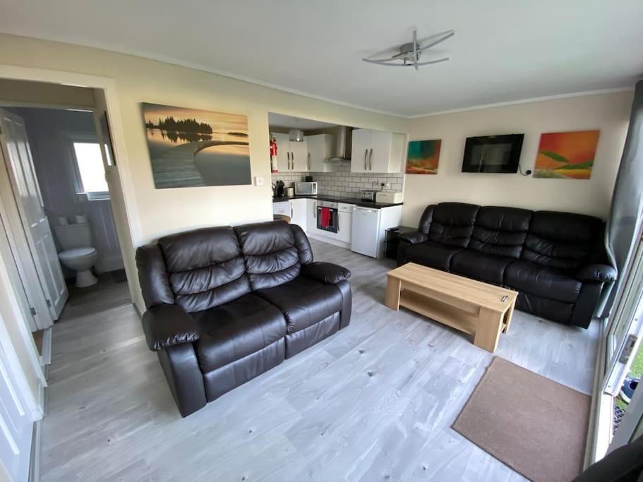 Stunning 3 Bed Riverside Cabin In Snowdonia Caeathro Экстерьер фото