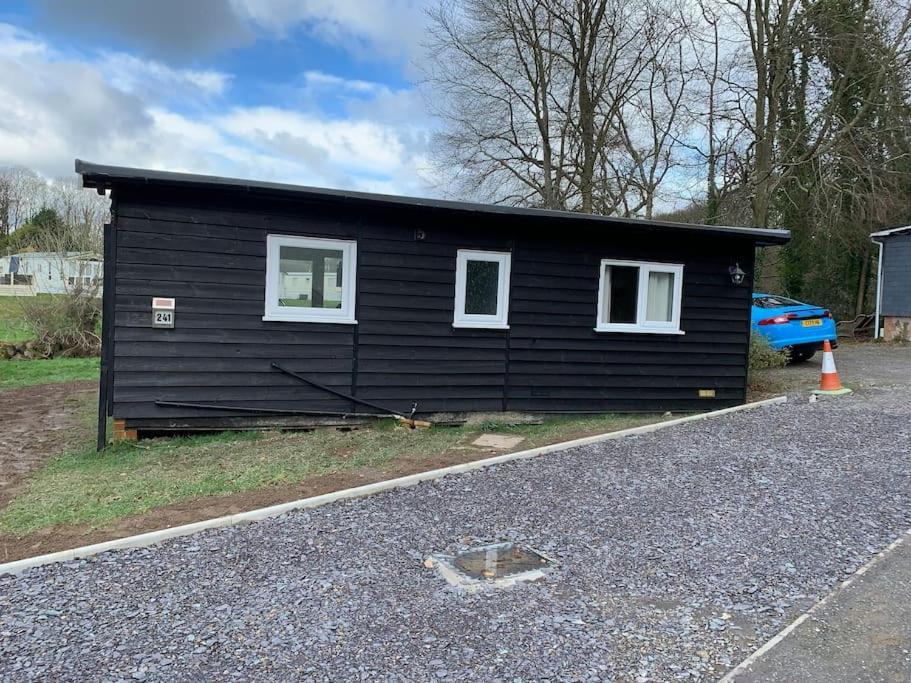 Stunning 3 Bed Riverside Cabin In Snowdonia Caeathro Экстерьер фото