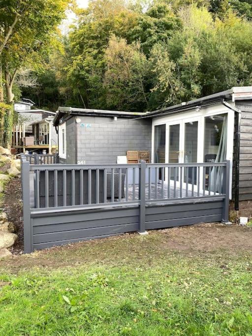 Stunning 3 Bed Riverside Cabin In Snowdonia Caeathro Экстерьер фото