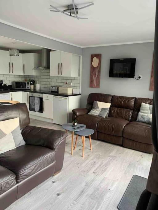 Stunning 3 Bed Riverside Cabin In Snowdonia Caeathro Экстерьер фото