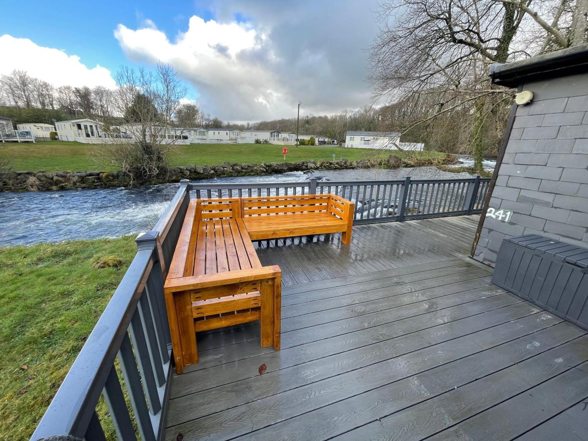 Stunning 3 Bed Riverside Cabin In Snowdonia Caeathro Экстерьер фото